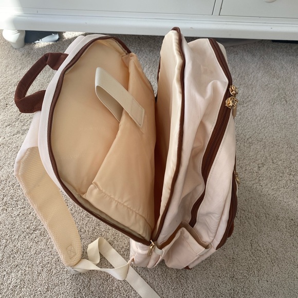 Beautiful Backpack - Picture 2 of 10